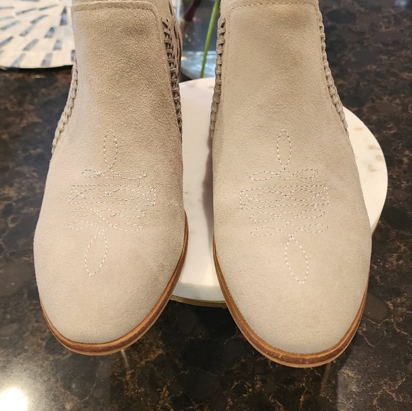 Vince Camuto Presita Booties - Picture 3 of 7